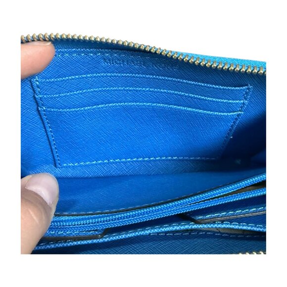 MICHAEL KORS BLUE TRAVEL SMARTPHONE WRISTLET - Picture 8 of 11